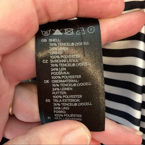 H&M Black Jacket/Blazer Ruffle Accent Sz 8 - Picture 7 of 8